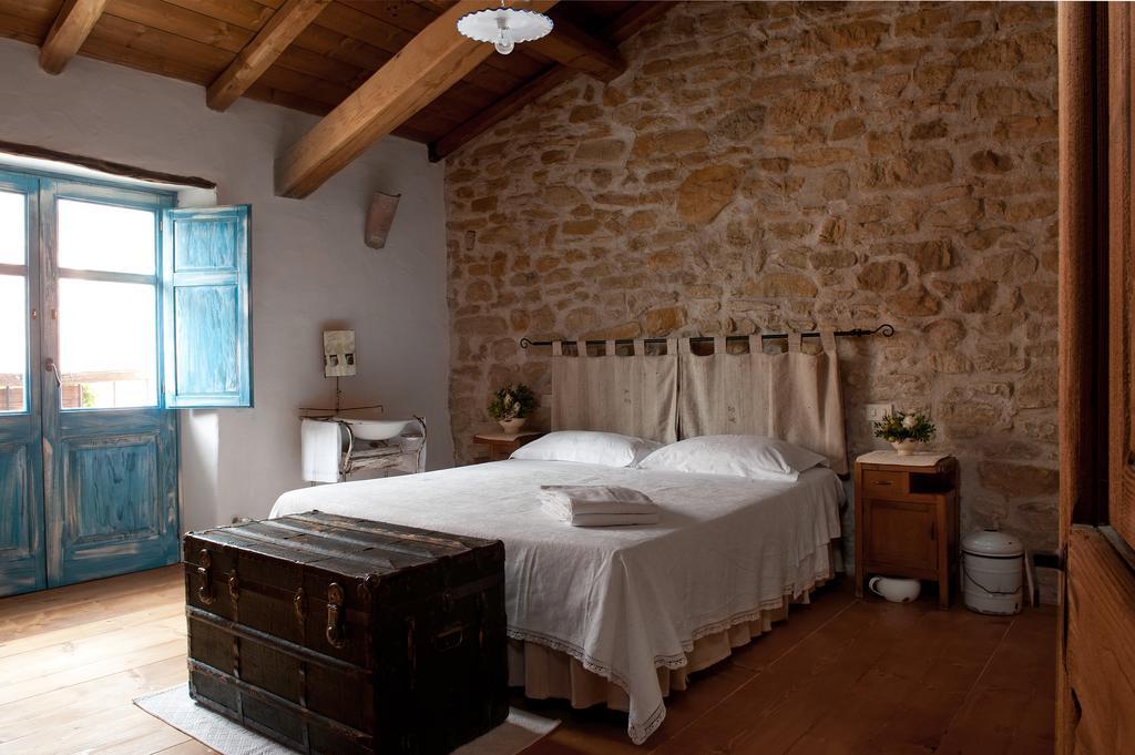 Domu Antiga Bed & Breakfast Gergei Bagian luar foto