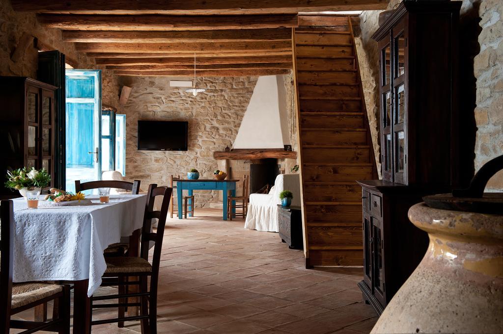 Domu Antiga Bed & Breakfast Gergei Bagian luar foto
