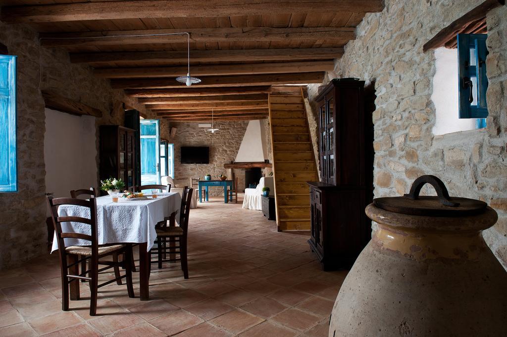 Domu Antiga Bed & Breakfast Gergei Bagian luar foto