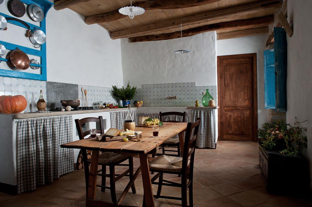 Domu Antiga Bed & Breakfast Gergei Bagian luar foto