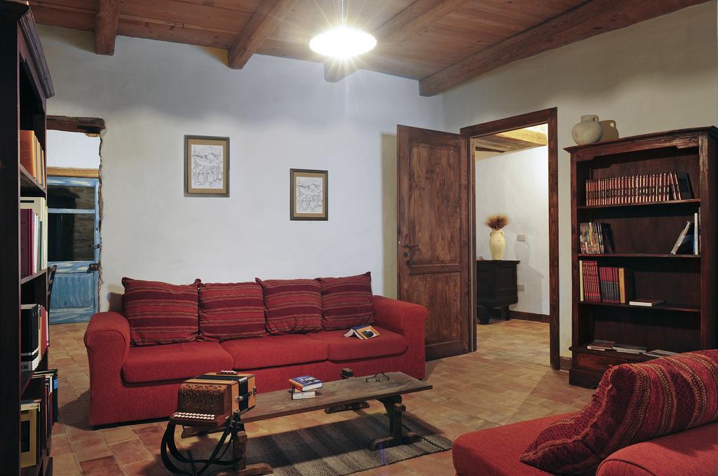 Domu Antiga Bed & Breakfast Gergei Bagian luar foto