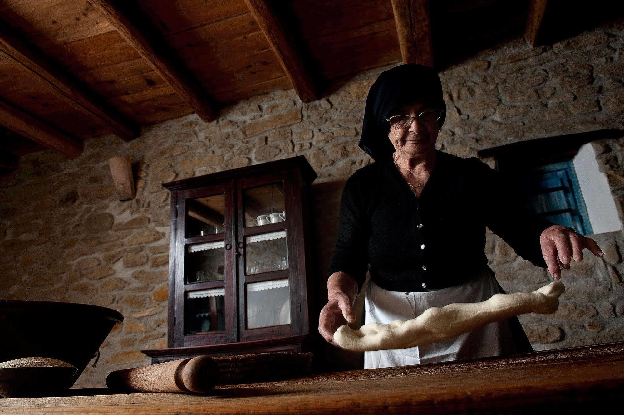 Domu Antiga Bed & Breakfast Gergei Bagian luar foto