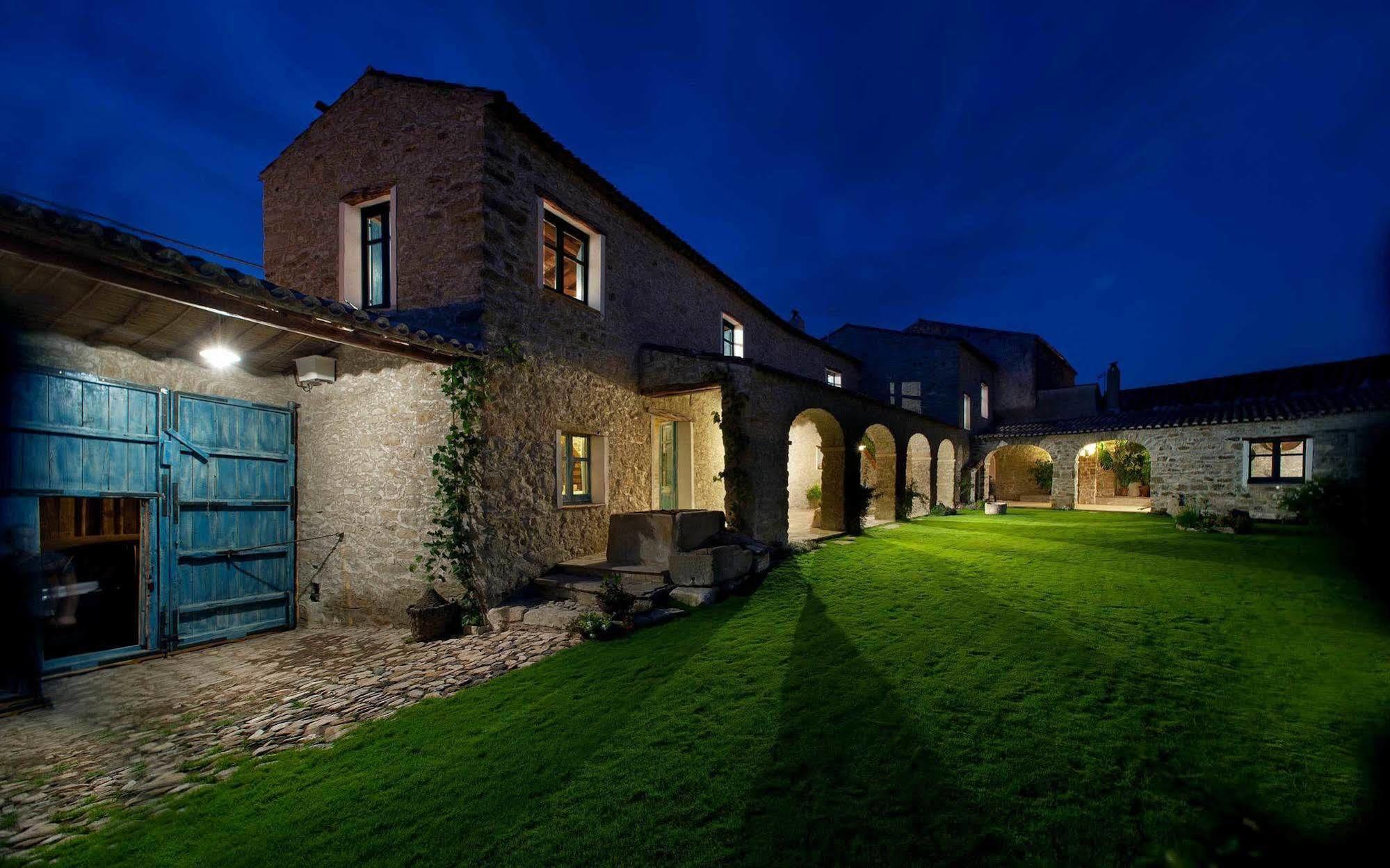 Domu Antiga Bed & Breakfast Gergei Bagian luar foto